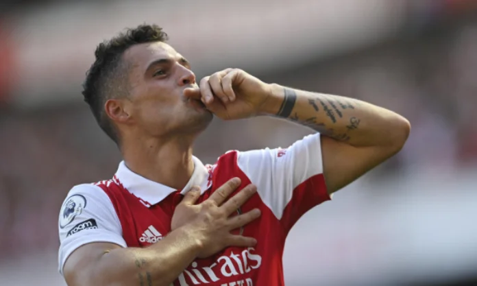 El Granito Jaka confirma dejar Arsenal a través de una foto, hoy va a jugar su último partido.