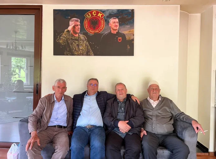 Kadri Wessel visita al padre de Thaci en Buroja
