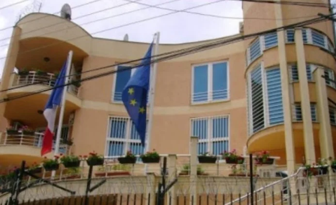 יx0 confíaShangni Jarinje y Brnjak, ingresen a Kosovo de Merdare interpretadox1⁄4 contacto: Embajada francesa habla a sus ciudadanos