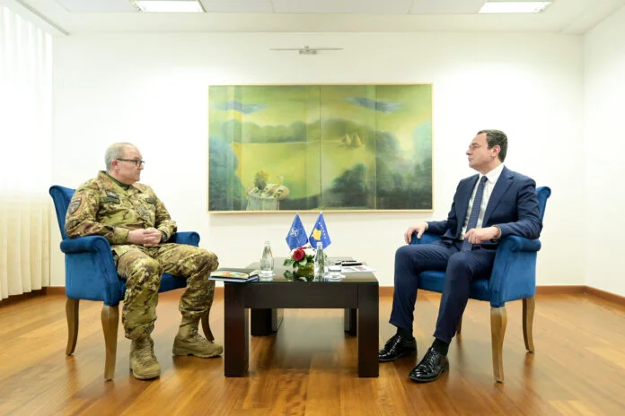Kurti en la reunión con el Comandante de la KFOR: La policía cumple funciones oficiales, los objetos municipales son propiedad de Kosovo