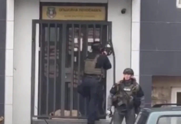 Leposavich: La policía de Kosovo ha entrado en el edificio del municipio