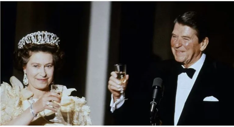El FBI descubre la conspiración para matar a la reina Isabel en 1983