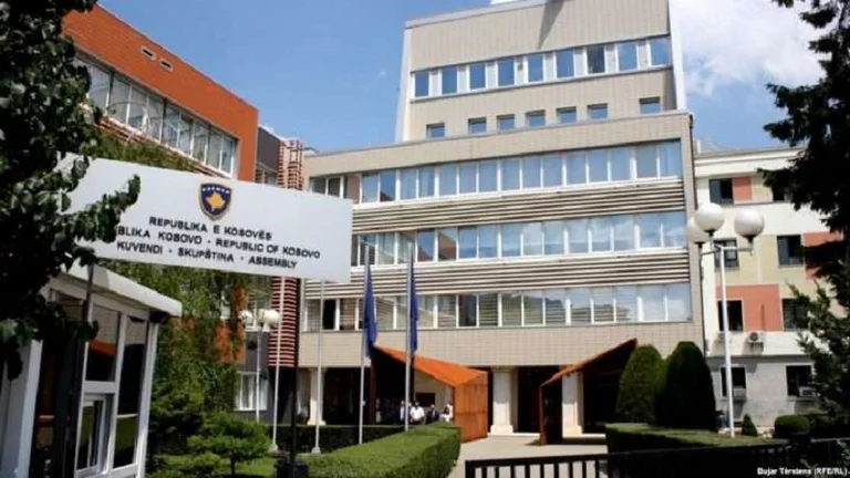 Reunión de esas comisiones en la Asamblea de Kosovo