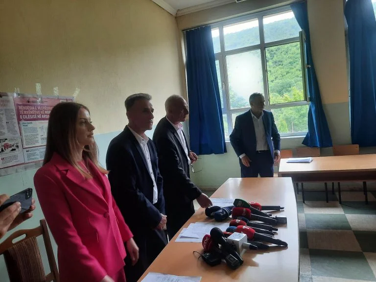 El nuevo Presidente de Leposaviqi Lulzim Hetemi juró en