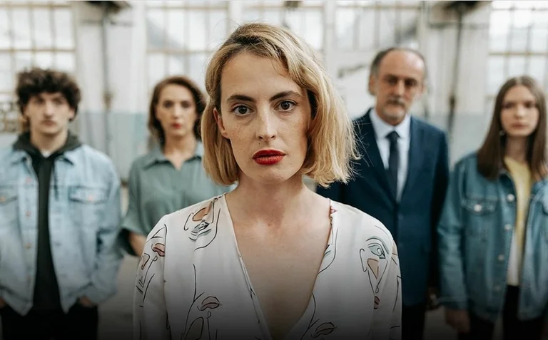 El actor principal de la serie "Seguido" muestra por qué se encuentran los titras albaneses-albaneses