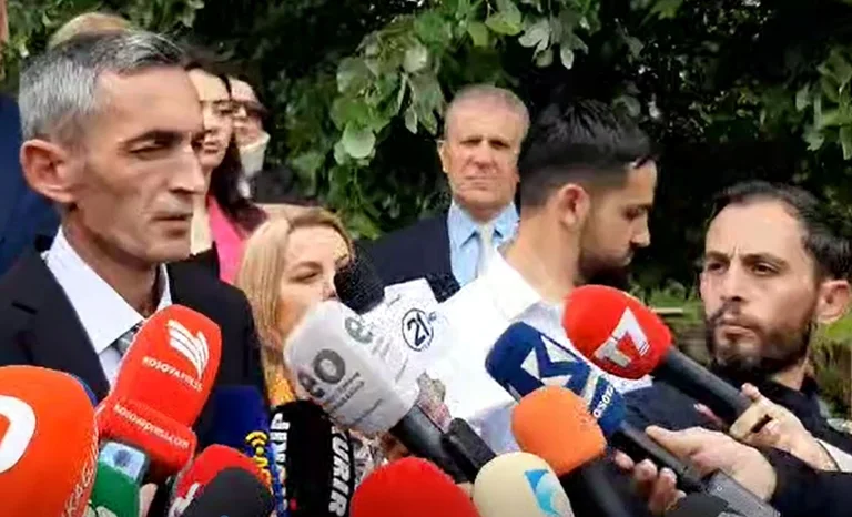 El nuevo presidente de Zvecan antes de la tumba: Trabajará desde la oficina comunitaria en el pueblo de Lip, para todos.