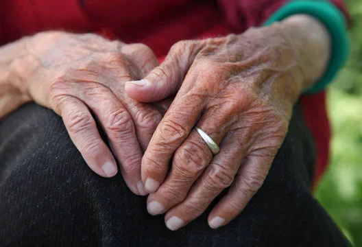 Liberado y luego nuevamente arrestado por asalto sexual a Vushtrri de 80 años