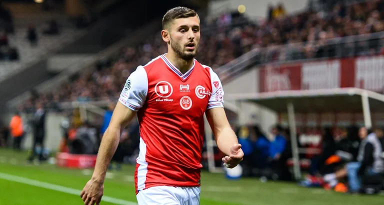 ¿Arber Zenelli en América? Que equipo busca el mediocampista de Kosovo