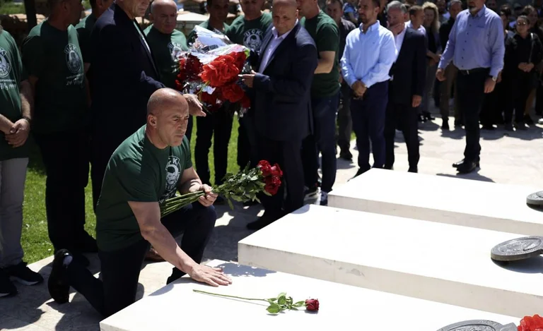 Haradinaj recuerda la caída del Batallón Gardista. Cayeron blindando a soldados heridos en la batalla