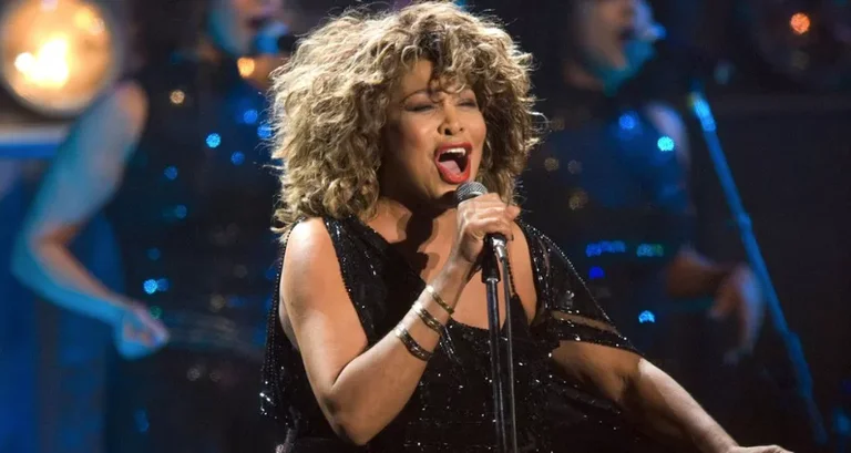 La leyenda de la música Tina Turner muere a la edad de 83 años