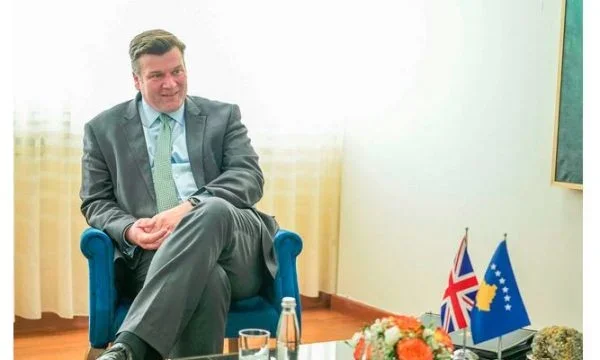 El gobierno de Gran Bretaña publica el anuncio oficial de la visita de Heapey a Kosovo: Somos los primeros en reconocerlo como estado.