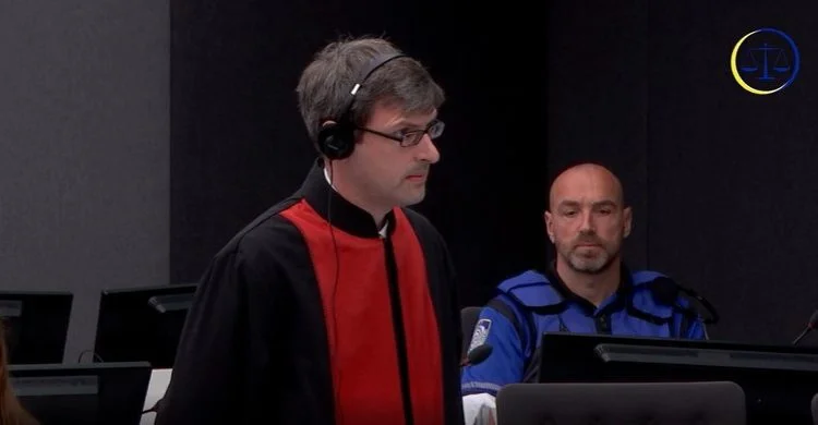 En 1998, il a tenté de contacter Adem Demaci et Jakup Krasniqi.