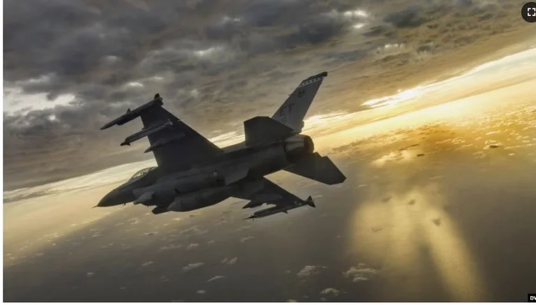 ¿Cómo están los Estados Unidos ayudando a Ucrania a conseguir aviones de combate?