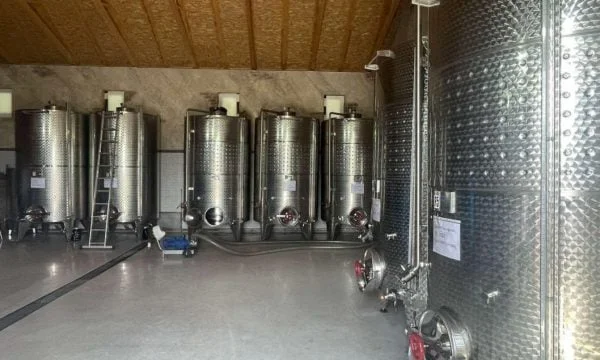 Más de 5.000 litros de bebidas alcohólicas producidas sin autorización