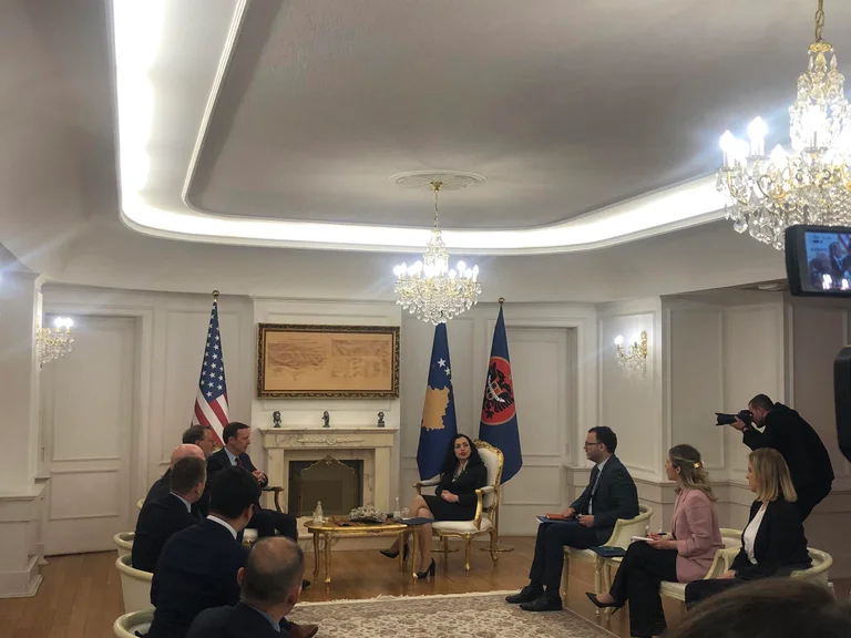 La reunión de Osman con senadores americanos comienza
