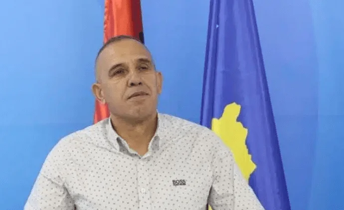 Zeqi confirma la presión ejercida por el Ministro Krasniqi para prestar juramento