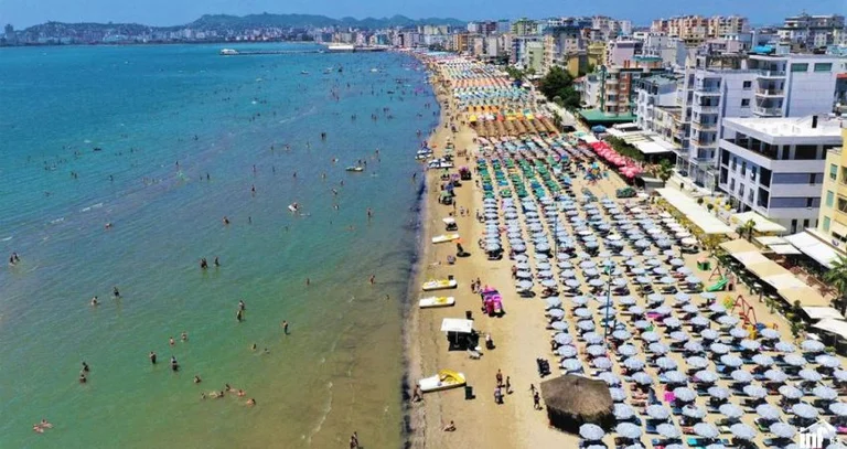 Curtisji: Algunos quieren detener el crecimiento económico de los turistas de Kosovo a Albania y, al mismo tiempo, dar prioridad al turismo en Turquía y Grecia
