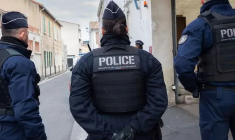 Gunfights on a car in Marseilles, France, kill three young people