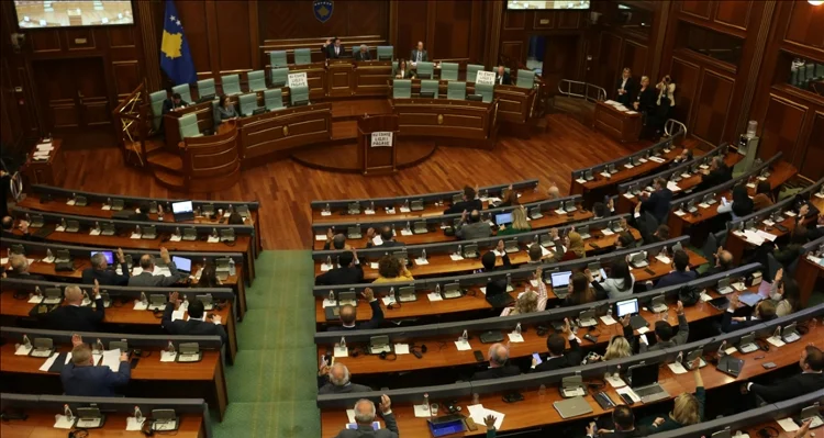 MPs añadidos por un asistente, el parlamentario jefe paga más de 3 mil euros