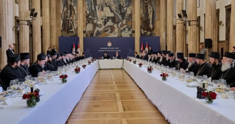 La iglesia serbia continúa con el viejo avaz: Kosovo no debe ser aceptado indirectamente o directamente