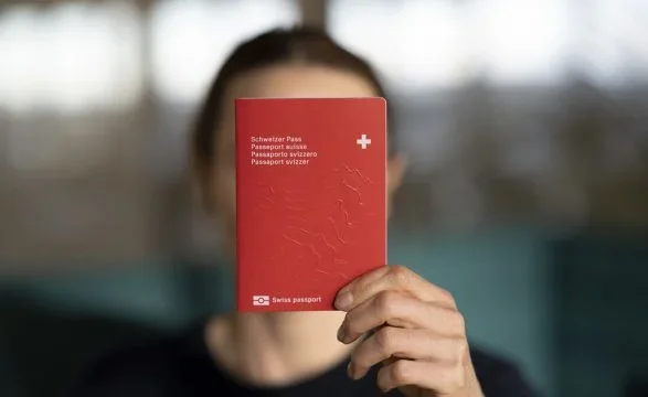 Iniciativas para facilitar la recepción del pasaporte suizo