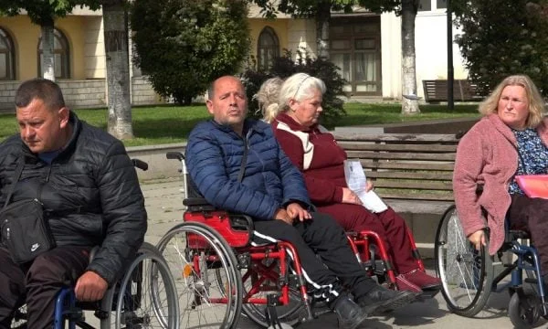 Individuals with special needs protest before Government for lowering payment from 375 to 150 euros