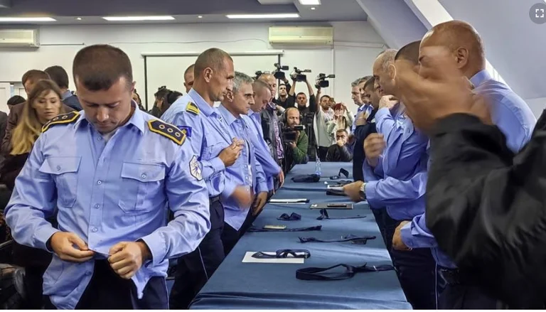 Las autoridades de Belgrado extienden la detención a serbios de Kosovo