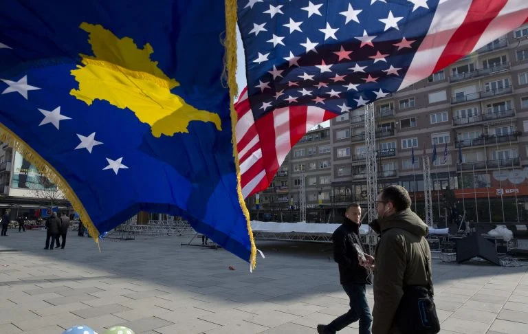 Oda Económica Americana: Las demoras en la normalización de las relaciones con Serbia obstaculizan las perspectivas de crecimiento económico de Kosovo