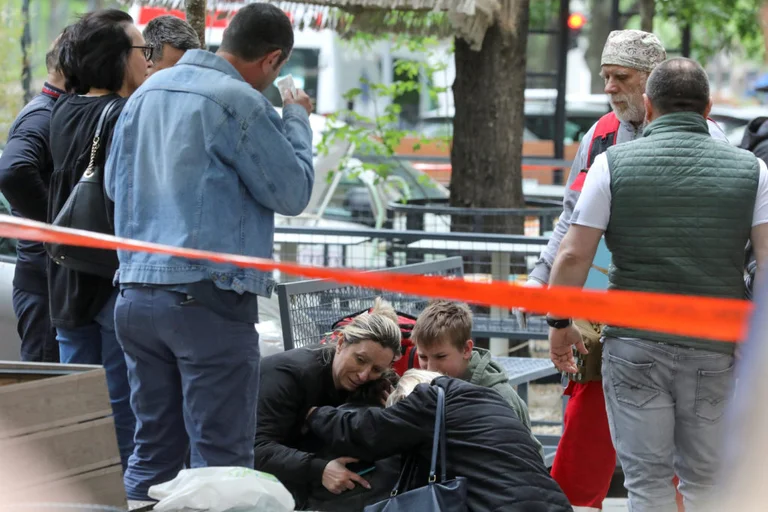 El Guardián viene con una carta a Serbia, siguiendo los ataques que dejaron a 18 personas muertas: lugar donde los criminales de guerra son alabados