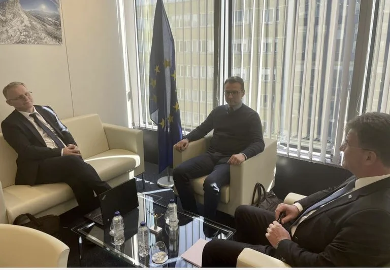Cumbre Kosovo-Serbia del lunes en Bruselas sin resultados, posiciones de partido, declaración de Lajcak