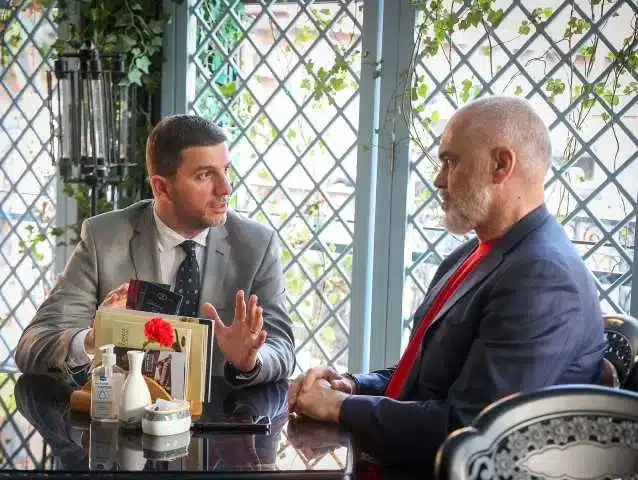 Krasniqi felicita a Rama por la victoria en los municipios de la mayoría de Albania