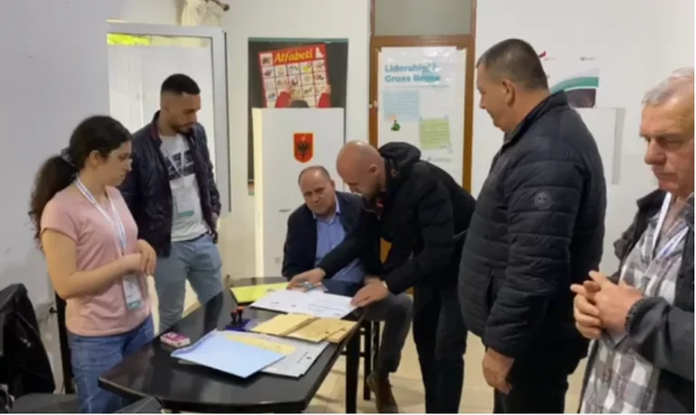 Voto cerrado en Albania, se espera que la participación sea inferior al 40%