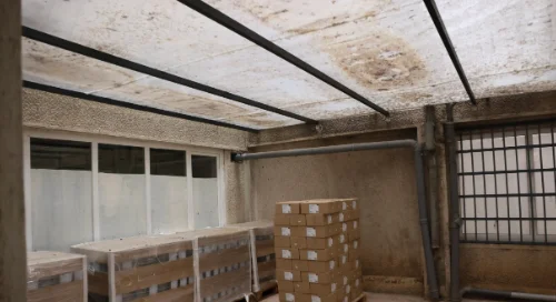 Residuos, fuga de agua y falta de espacio en la farmacia central de QKUK