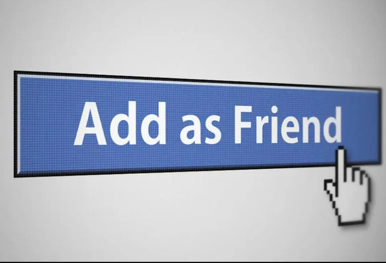 Facebook envía automáticamente solicitudes de amistad después de visitar un perfil