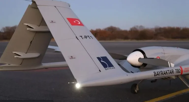 ¿También vale la pena ? La KFOR explica que el cielo de Kosovo sólo puede fluir con su permiso