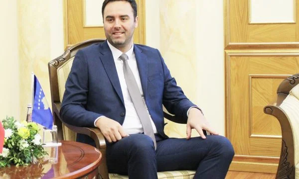 Konjufca: Hapja e urës së Ibrit është mirë të diskutohet me BE-në, por jo me Vuçiqin