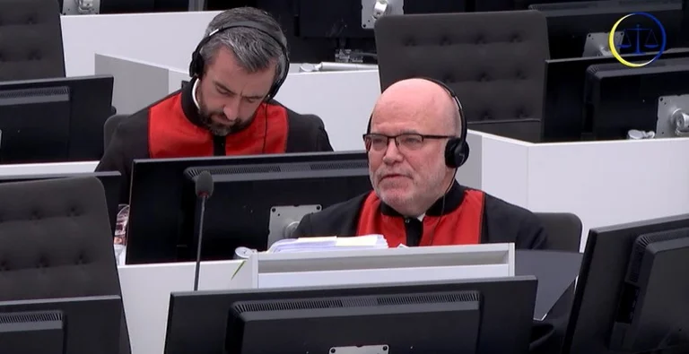 Los juicios contra Thaci y otros examinaron la propuesta de defensa de cuestiones relacionadas con los crímenes serbios