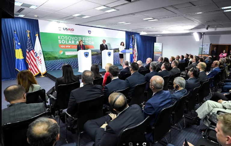Primera subasta de energía solar lanzada con capacidad de 100 megavatios