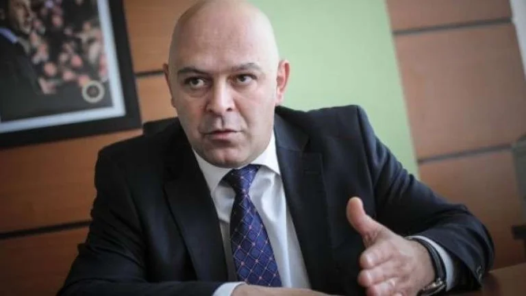 Gjini: S’guxojmë t’ia vazhdojmë jetën Qeverisë Kurti, është e dëmshme për Kosovën
