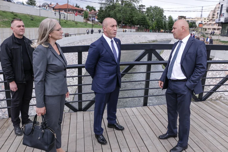 Merita për “ujëra të zeza”, Haradinaj thotë se impanti në Gjakovë nisi gjatë qeverisjes së tij