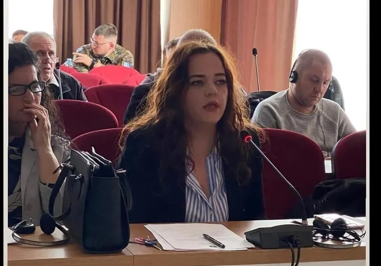 “Urat na bashkojnë, s’na ndajnë” Doli: Refuzova të jetojë në Jug, nuk e shesë shtëpinë në Veri