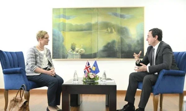Kurti priti në takim diplomaten britanike, insiston në modelin kroat të Asociacionit