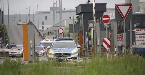 Gjermani: Të shtëna në fabrikën e Mercedesit, ka të vdekur e të plagosur