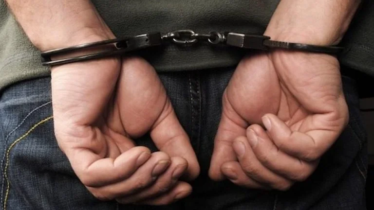 Arrestohet sekretari i një shkolle në Ferizaj, dyshohet se mori 1200 euro ryshfet