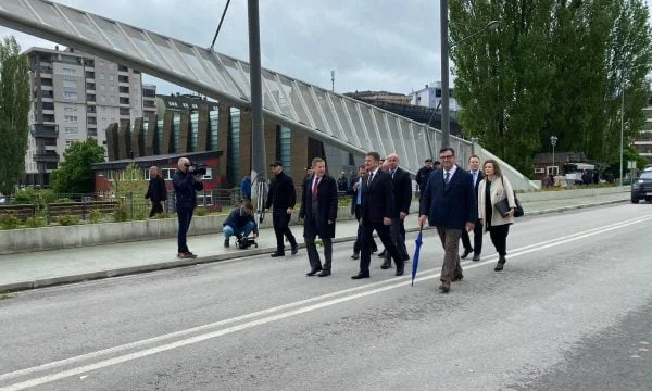 Lajçak: Ura e Ibrit nuk mund të rihapet me pajtim vetëm të njërës palë