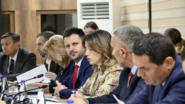 Mblidhen grupet punuese për reformën në drejtësi