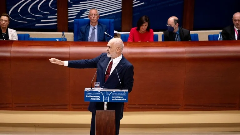 Rezoluta e re në KiE: Kosova s’po e ndihmon Shqipërinë për t’i rrëzuar “akuzat e Martyt”