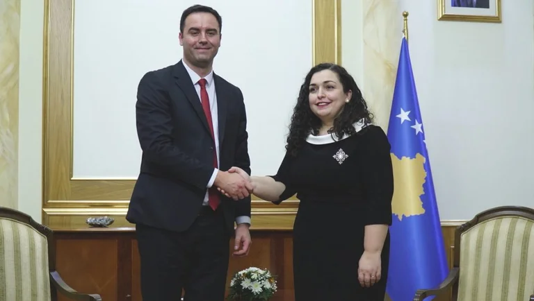 Pushteti me dy qëndrime për Zajednicën: Osmani zotohet për krijimin e saj një ditë pasi Konjufca paralajmëroi tërheqjen nga dialogu