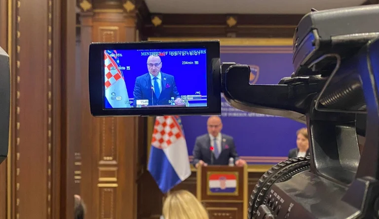 Kryediplomati kroat përshëndet marrëveshjen e fundit Kosovë-Serbi për të pagjeturit