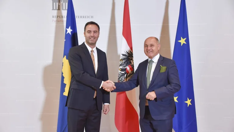 Kryetari i Parlamentit të Austrisë viziton Kosovën, takohet me Konfjucën